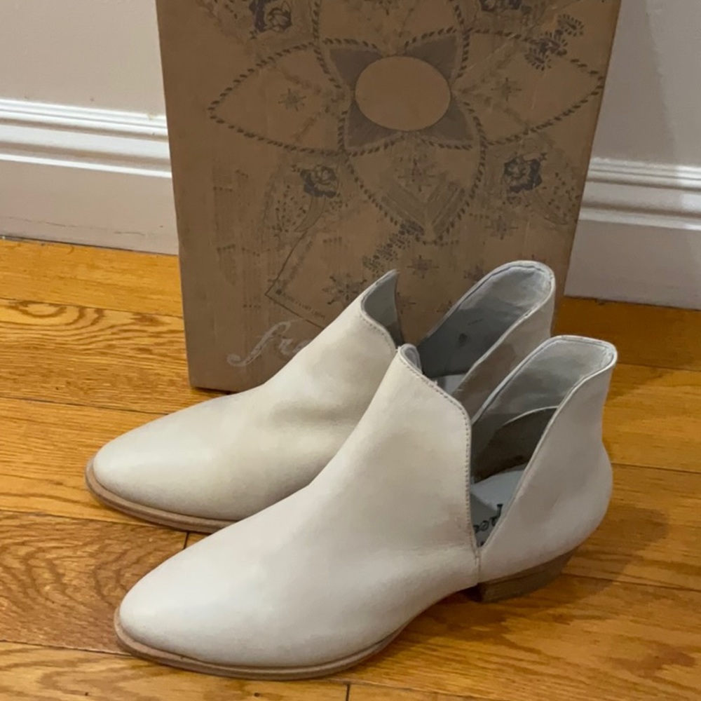 Free People Charm Double V Ankle Boot, Size  7.5, EU size 38.5